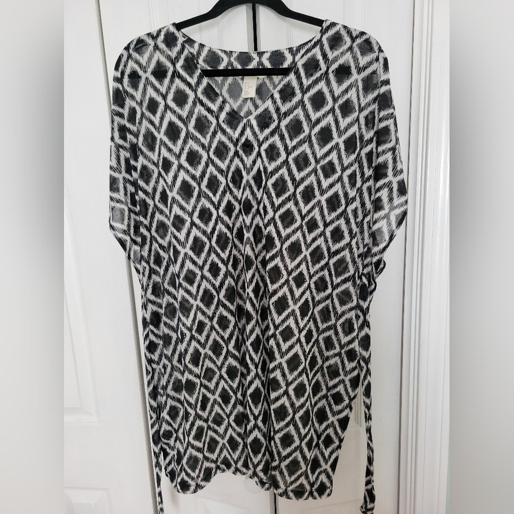 Lightweight cover-up w/tie